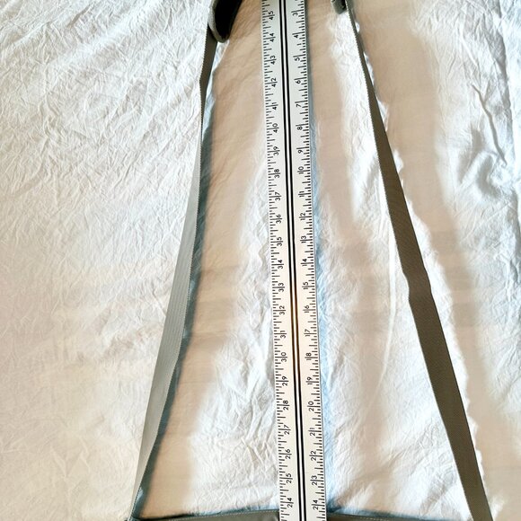 Mens Under Armour gray and green messenger bag - Picture 2 of 4